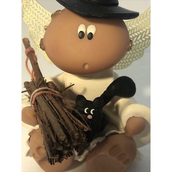 Angel Cheeks Halloween Figurine “Witch Hat and Broom” 2001 Russ Kirk Critters - Picture 4 of 4